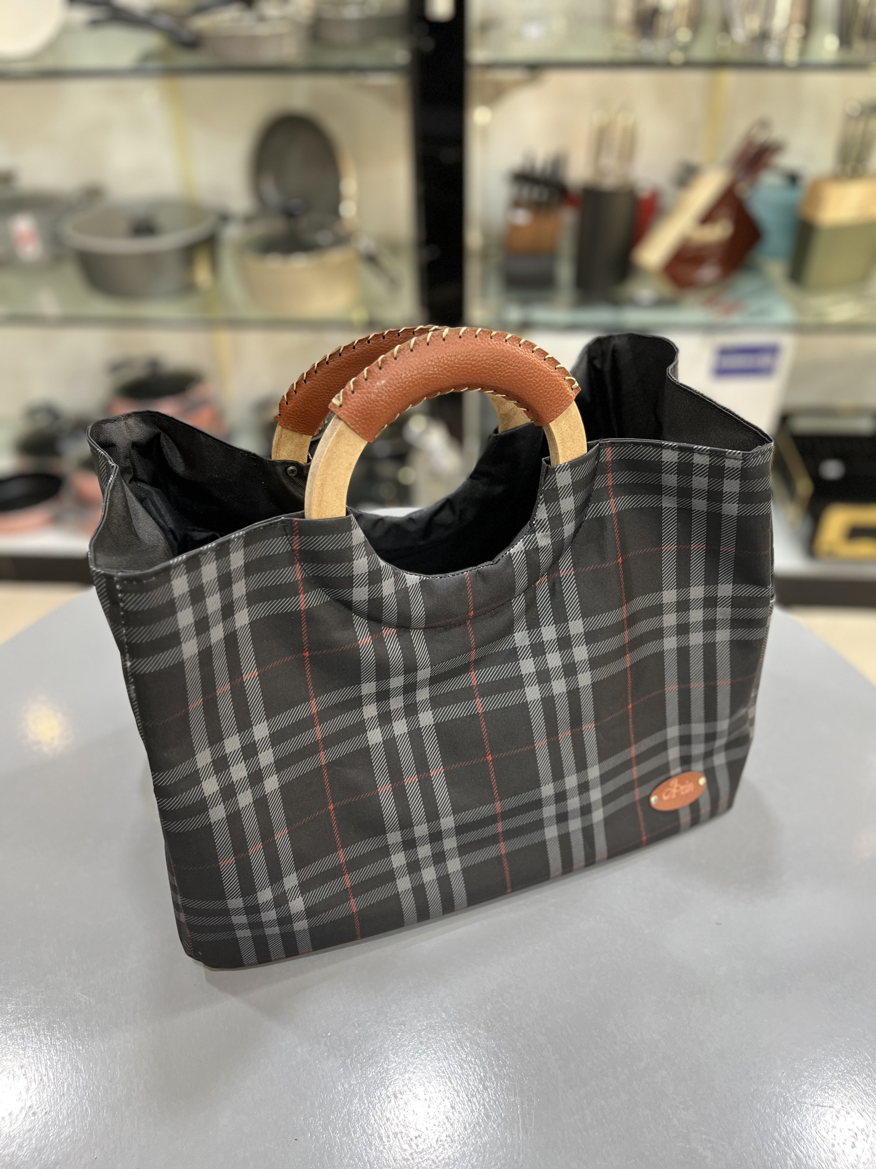 ساک دستی طرح بربری تیره
